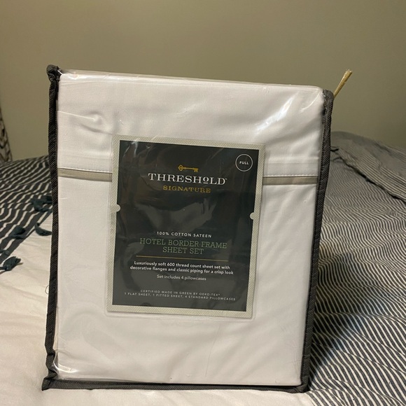 Threshold Signature White Sheet Set with Grey Border - Picture 1 of 2
